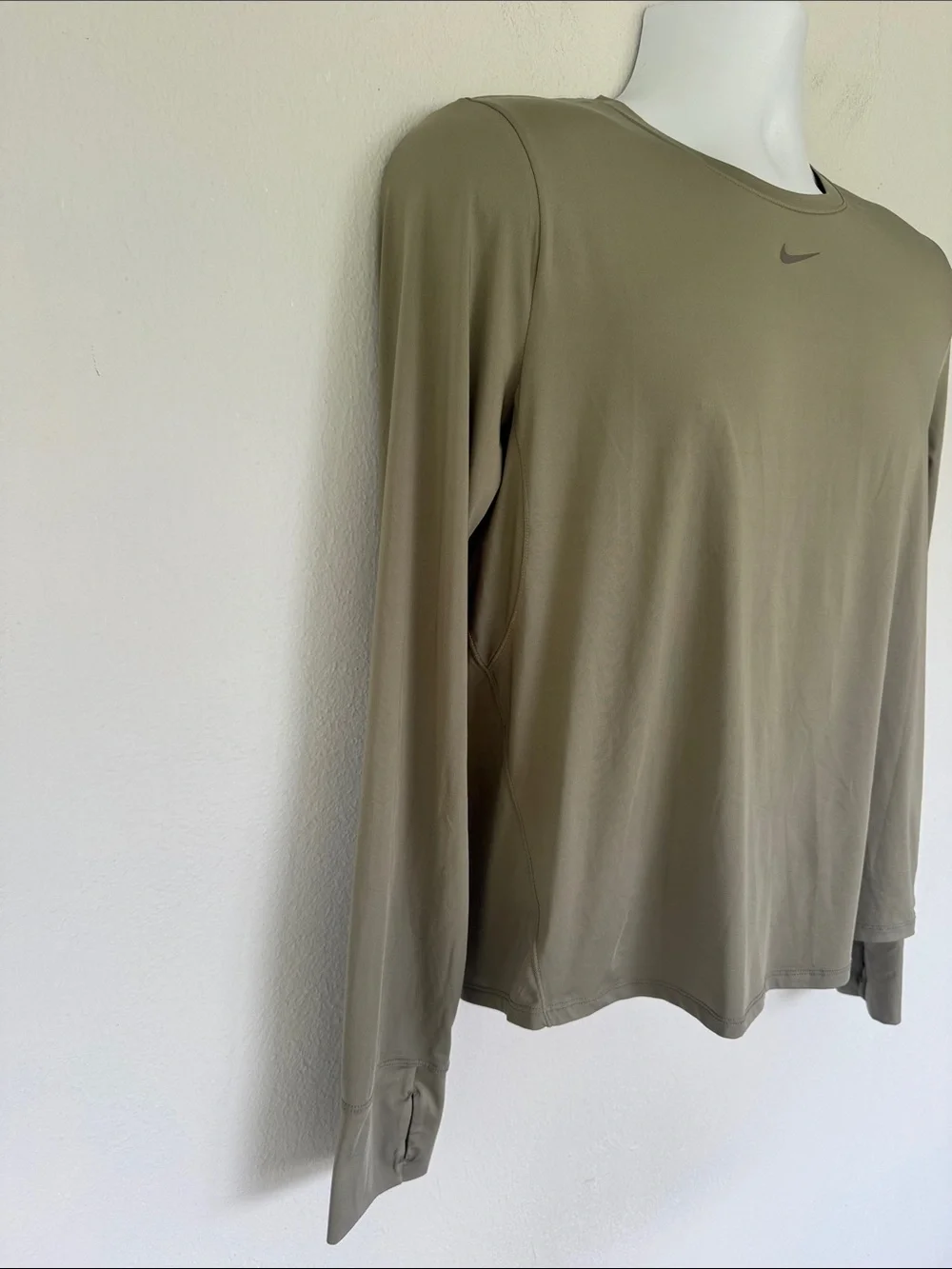Nike One Dri-Fit olive gray men’s long sleeve thumb hole workout tee medium